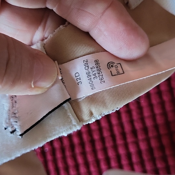 Victoria's Secret Lace bra 32D Good condition - Picture 3 of 5